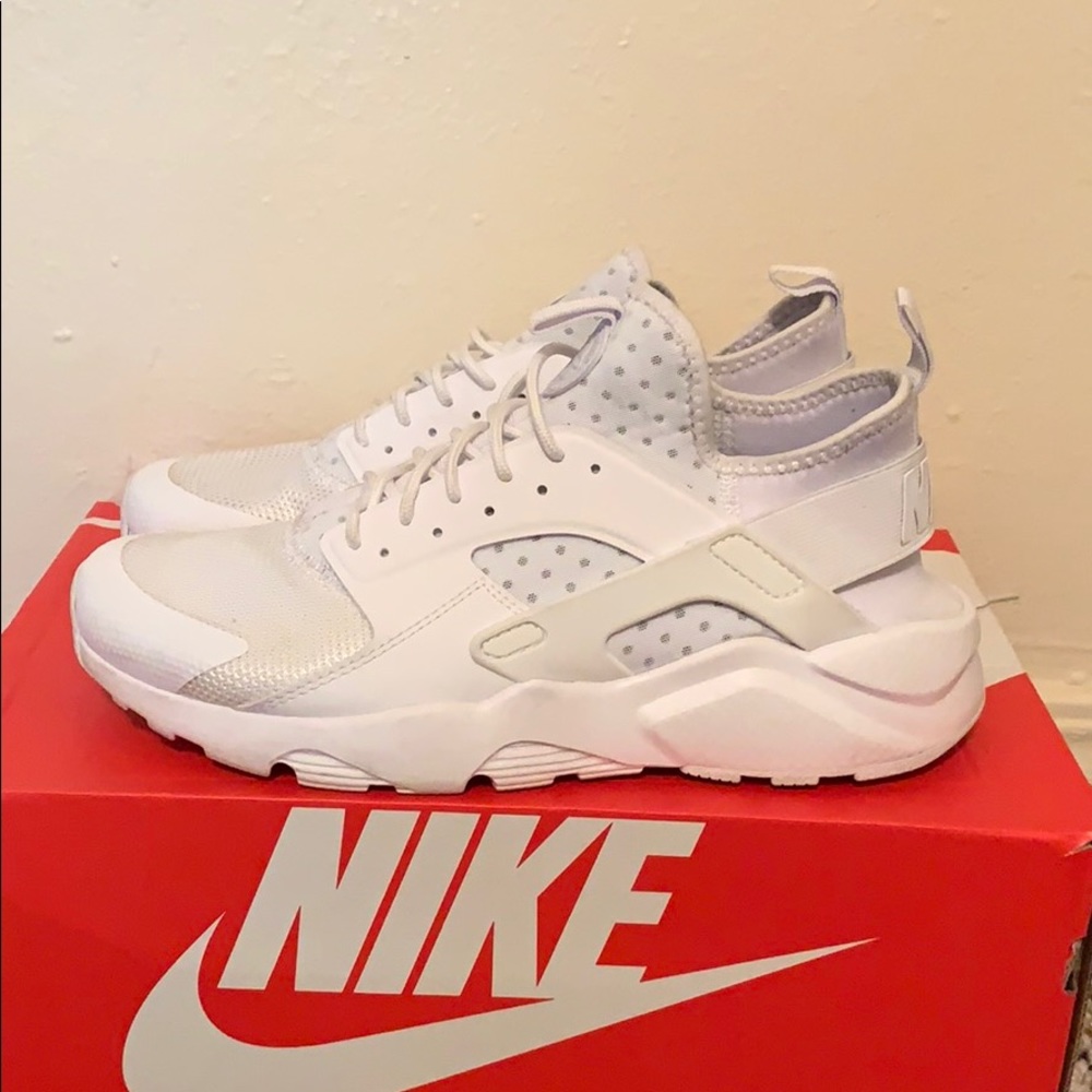 All white Nike Hauraches